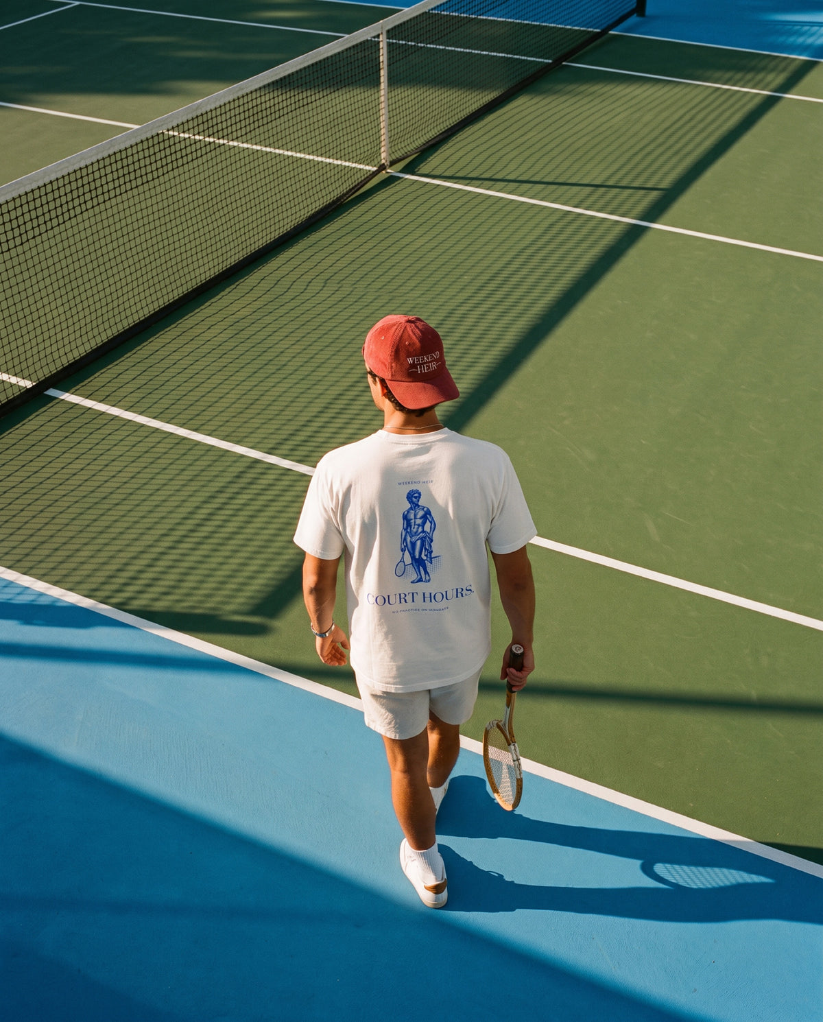 Burgundy | Lifestyle | Weekend Heir Corduroy Cap in Burgundy, walking on the court